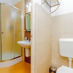 Colorful Cityscape Retreat By Nw Apartament