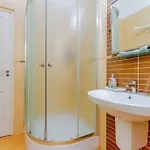 Colorful Cityscape Retreat By Nw Apartament