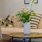 Colorful Cityscape Retreat By Nw Apartament Budapeszt