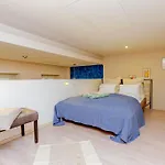 Colorful Cityscape Retreat By Nw Budapeszt