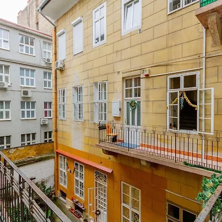 Colorful Cityscape Retreat By Nw * Budapeszt