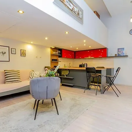 Colorful Cityscape Retreat By Nw Budapest